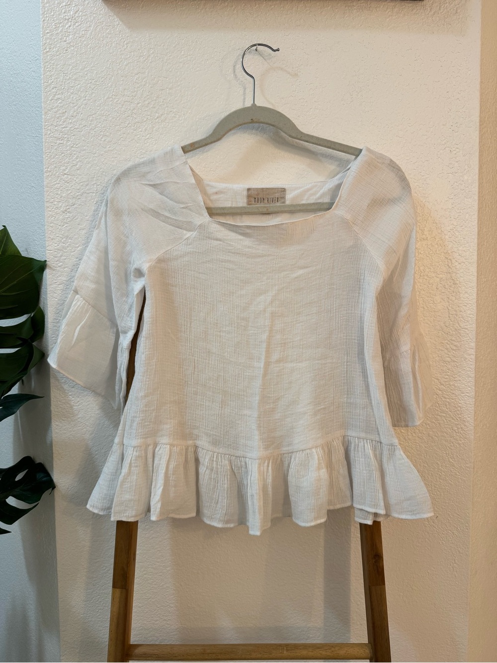 Moon River White Square-Neck Ruffle-Hem Tunic
